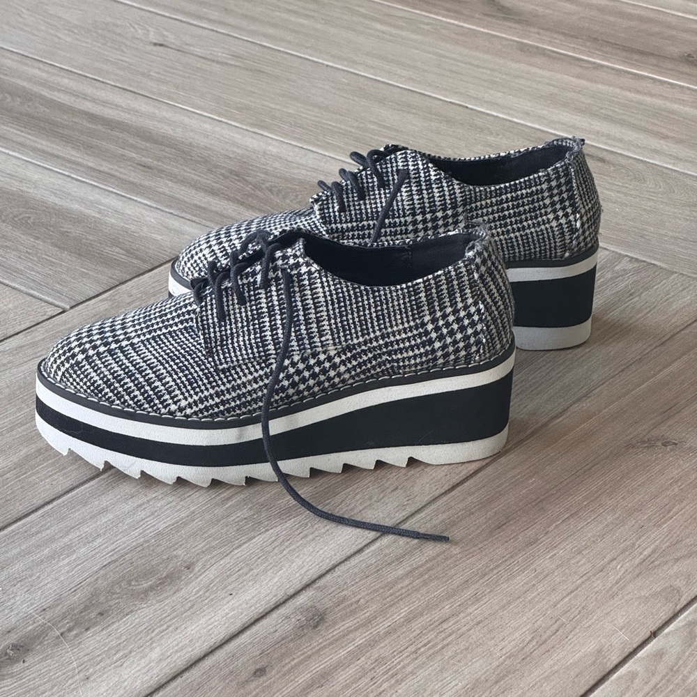 Madden Girl Marshall Black and White Houndstooth Platform Derby Shoes - Picture 3 of 7